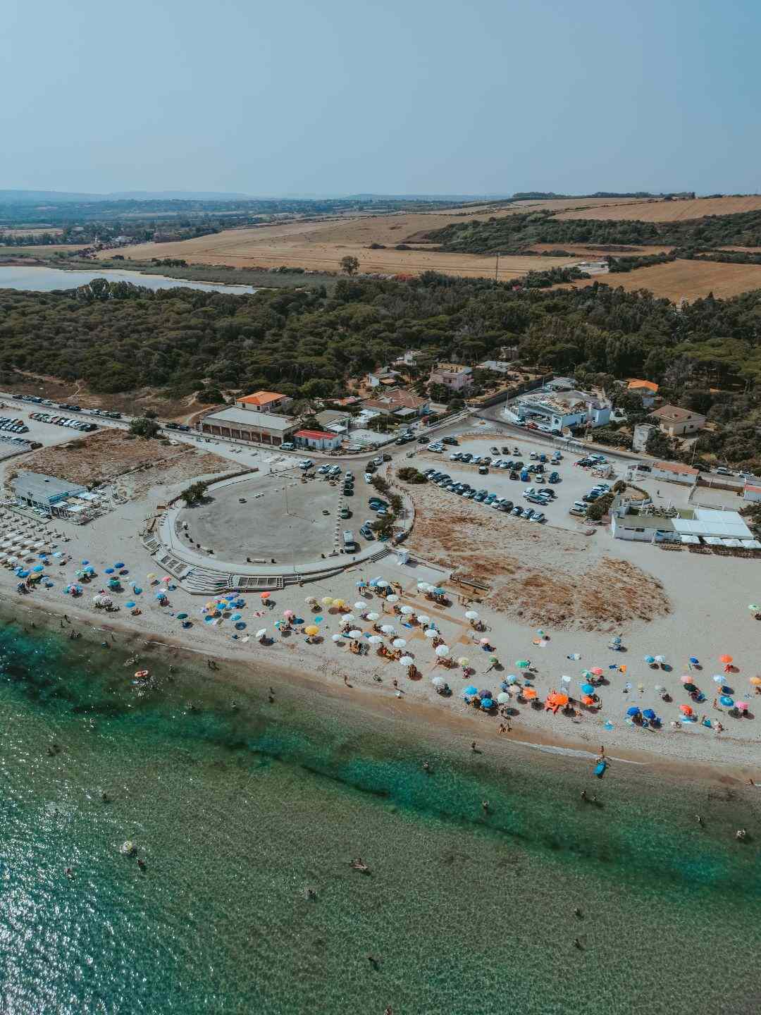 Veduta aerea della spiaggia di Platamona a Sassari, con la Rotonda