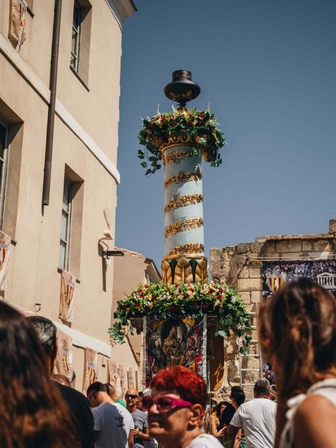 Candeliere dei Sarti durante la vestizione a Sassari