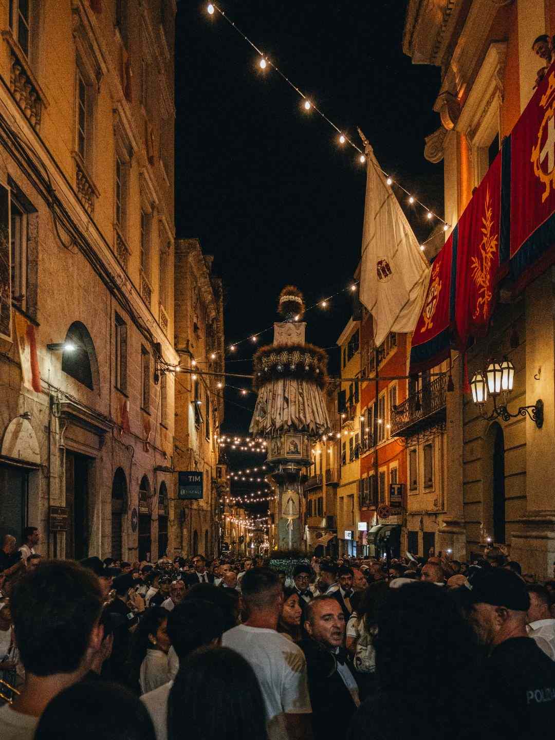 Discesa dei Candelieri a Sassari di notte