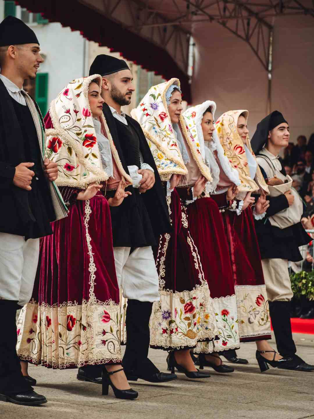 Sfilata degli abiti tipici durante la Cavalcata Sarda a Sassari