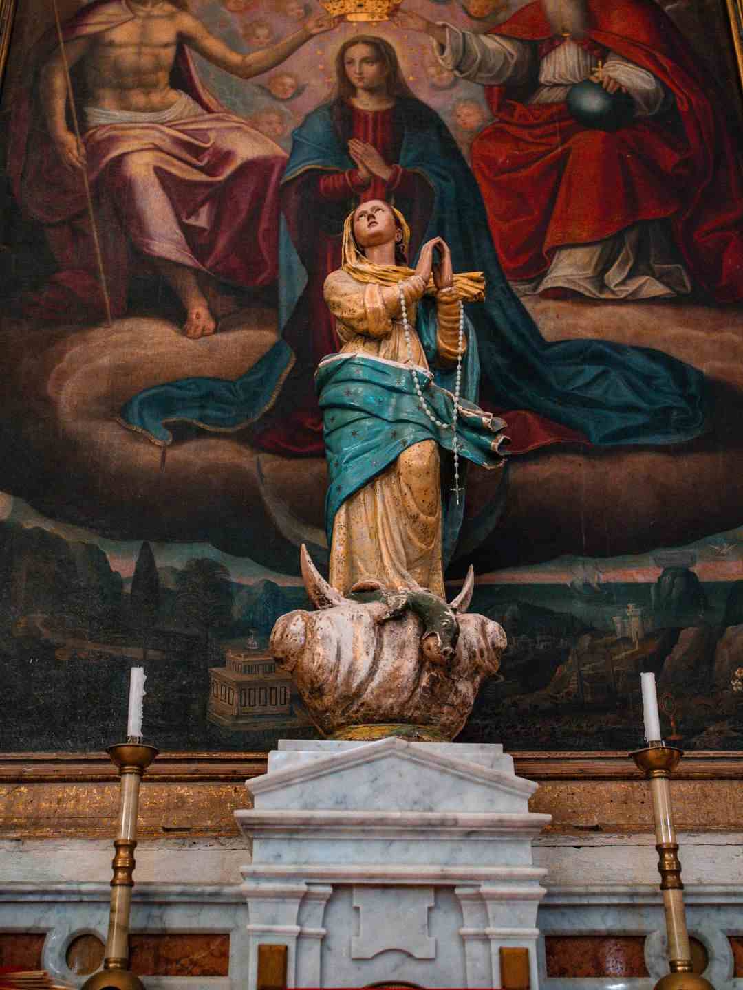 Statua religiosa dentro Chiesa di Santa Caterina a Sassari