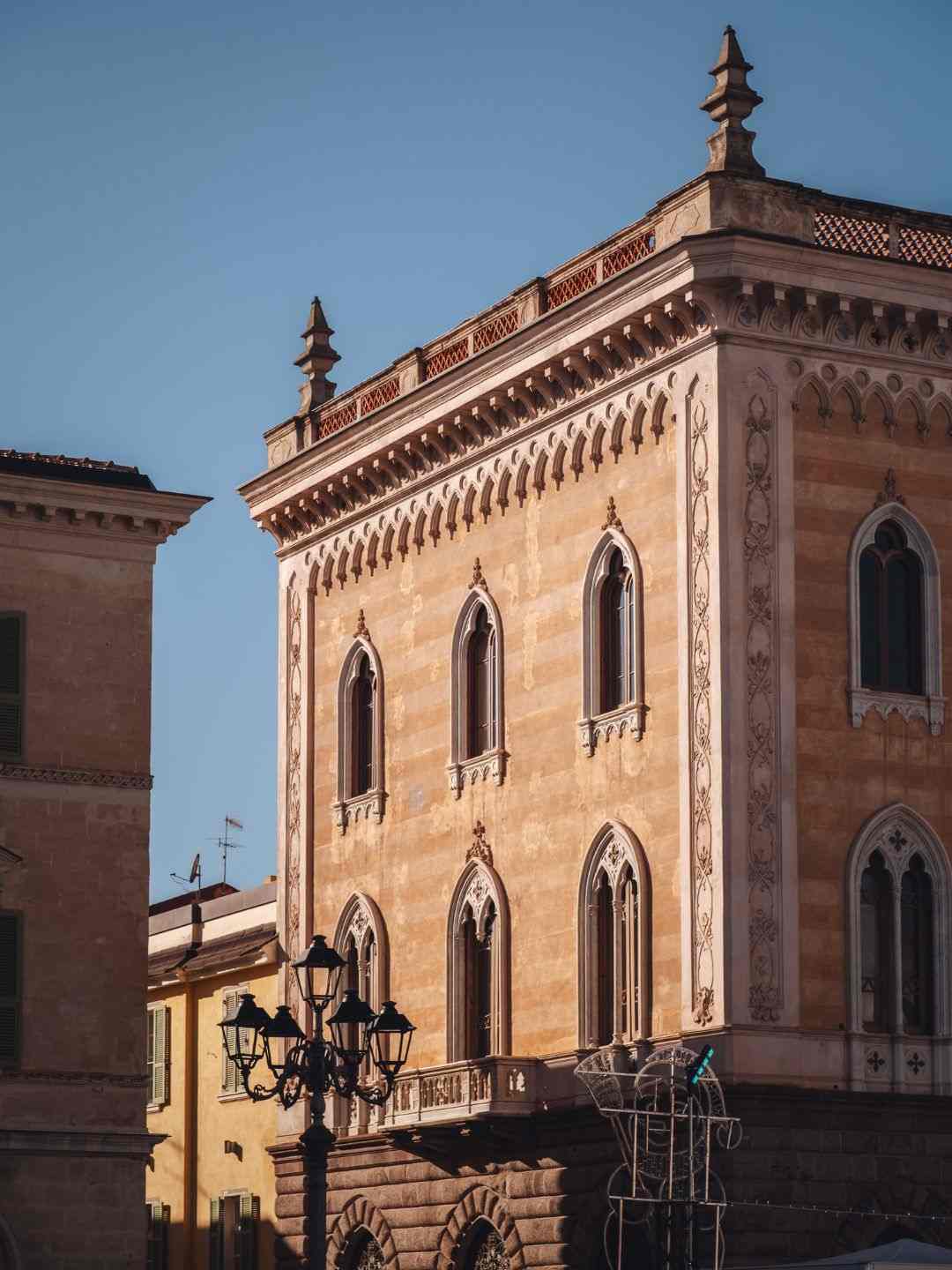Palazzo Giordano Apostoli in Piazza d'Italia a Sassari