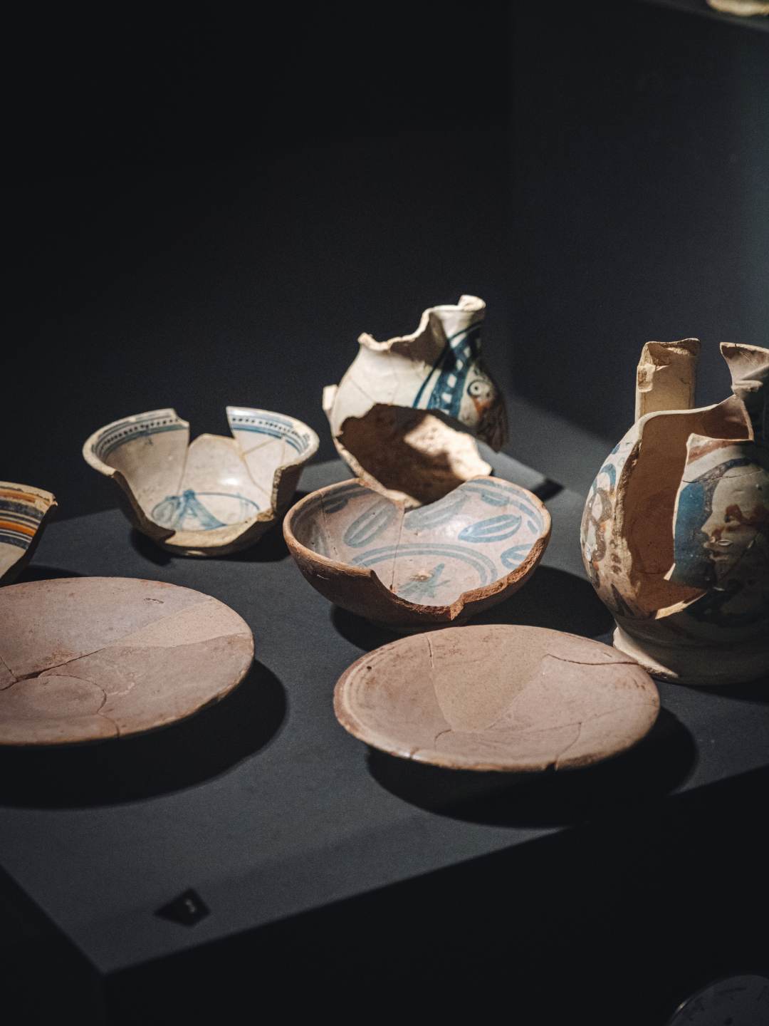 Ceramiche esposte nei sotterranei di Palazzo Ducale a Sassari