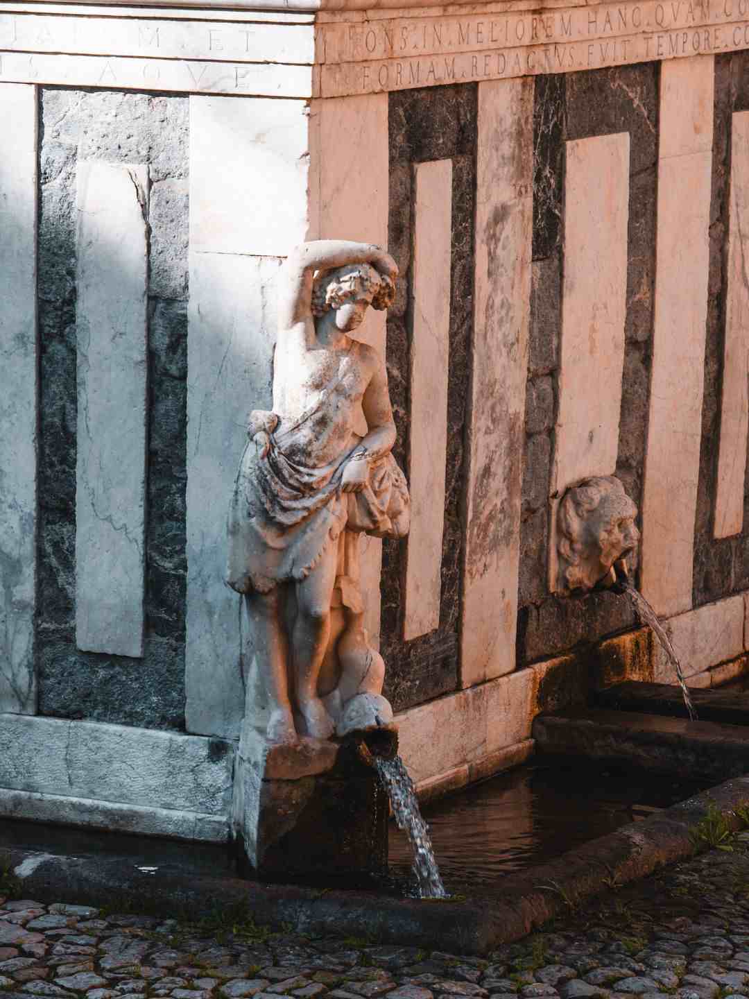 Statua della Fontana del Rosello a Sassari