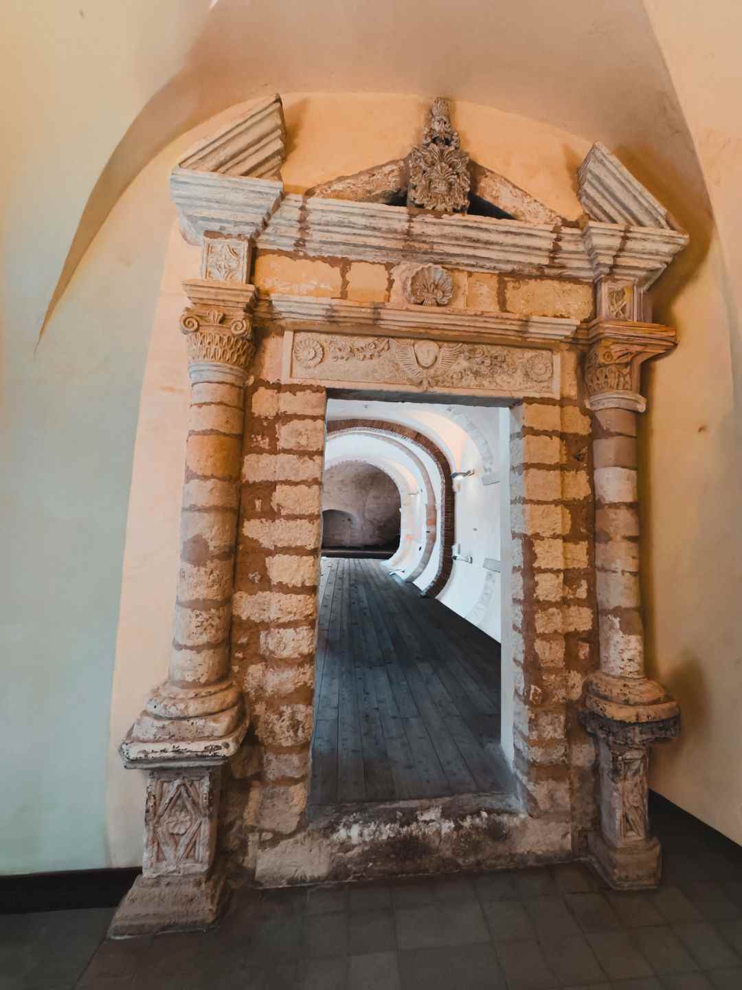 Portale in pietra dentro Palazzo dell’Infermeria San Pietro a Sassari