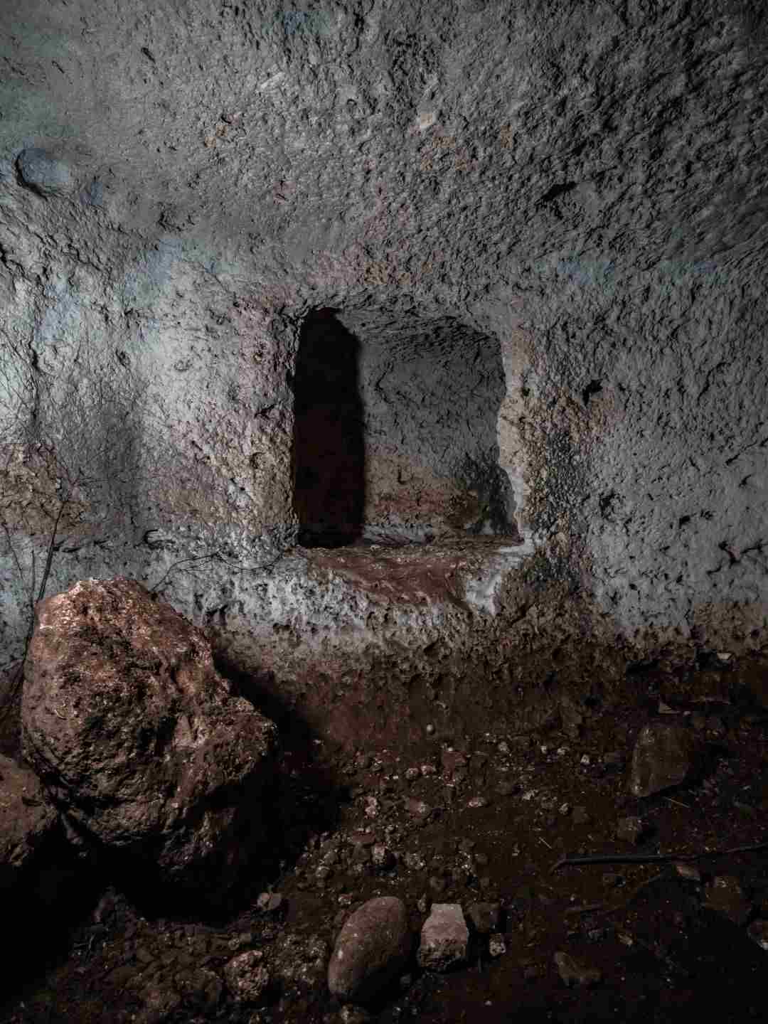 Domus de Janas di Montalé a Sassari, Sardegna