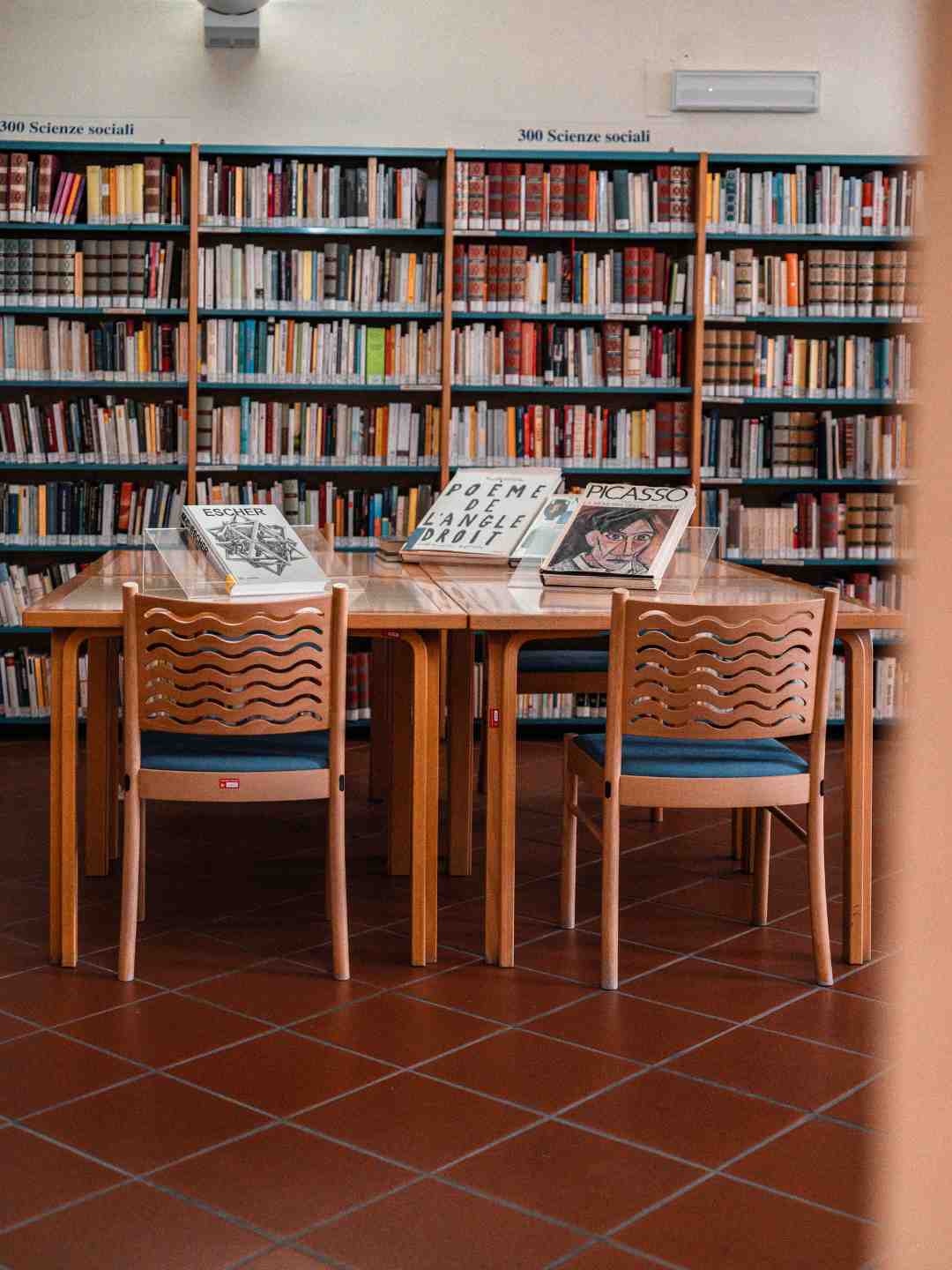 Sala lettura della biblioteca dentro Palazzo d'Usini a Sassari