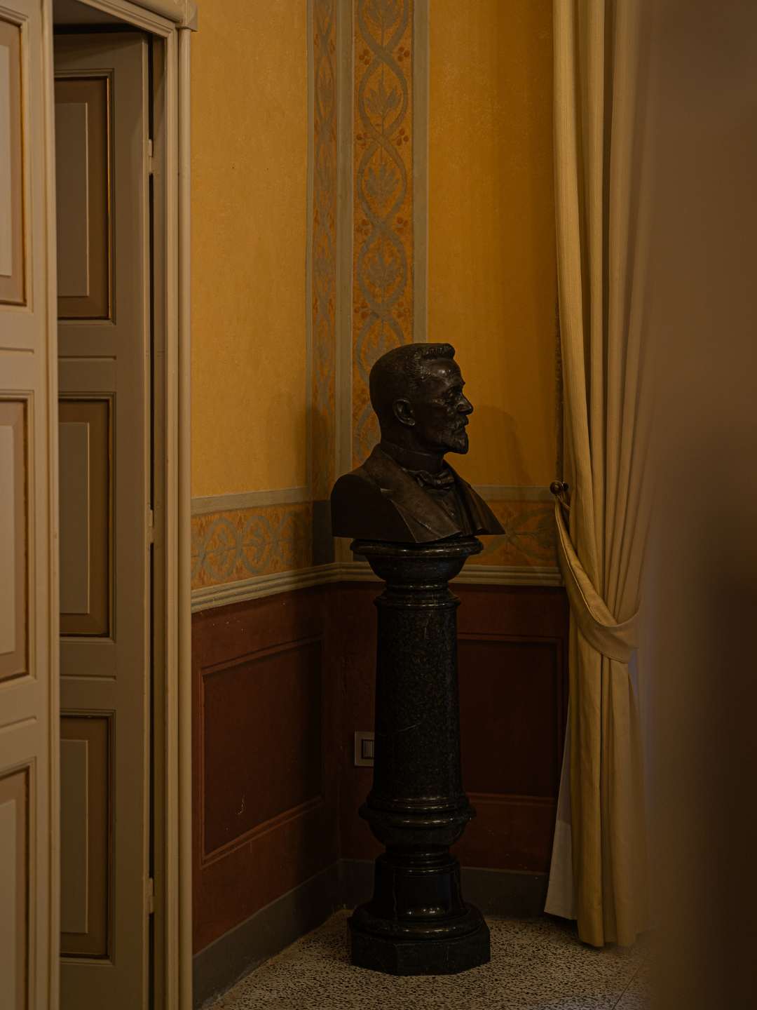 Busto all'interno di Palazzo di Città a Sassari