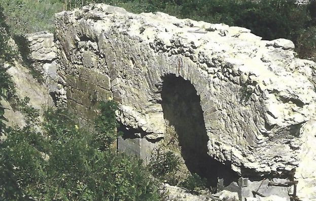 Tra i capannoni industriali, uno dei tanti segni dell&#039;archeologia della Città...