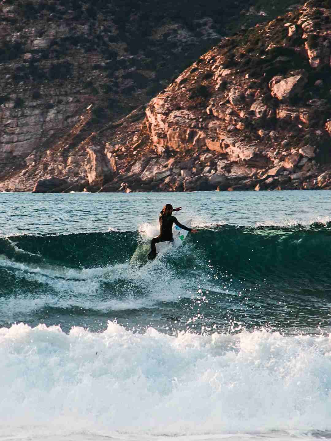 Surfista a Porto Ferro a Sassari